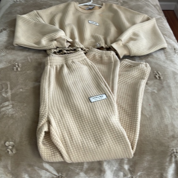 Darling Two Piece SweatSuit! - Picture 4 of 12